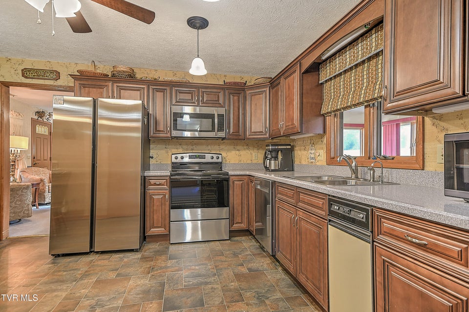 Photo #8: 805 Clairmont Road