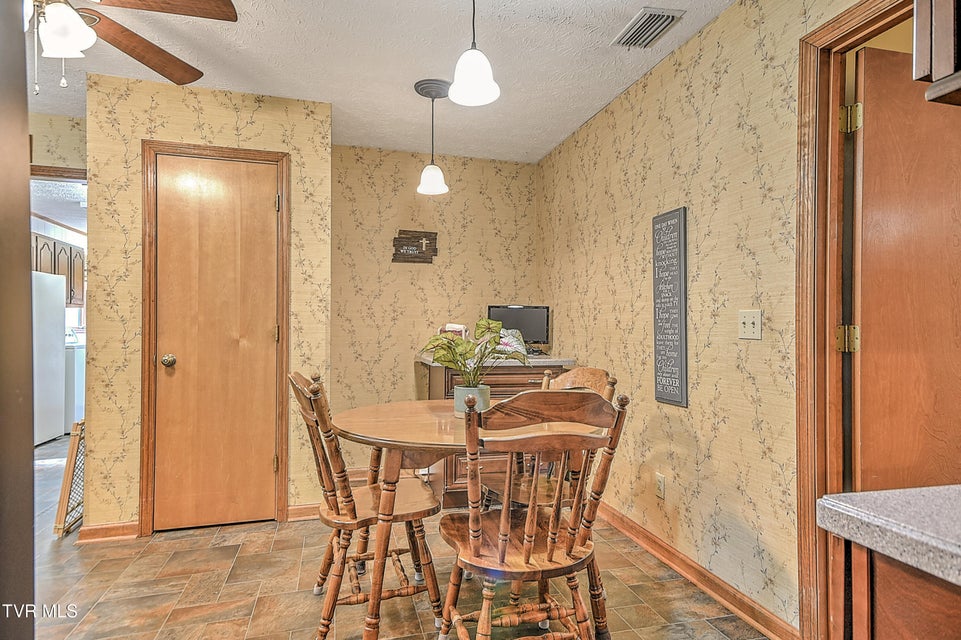 Photo #10: 805 Clairmont Road