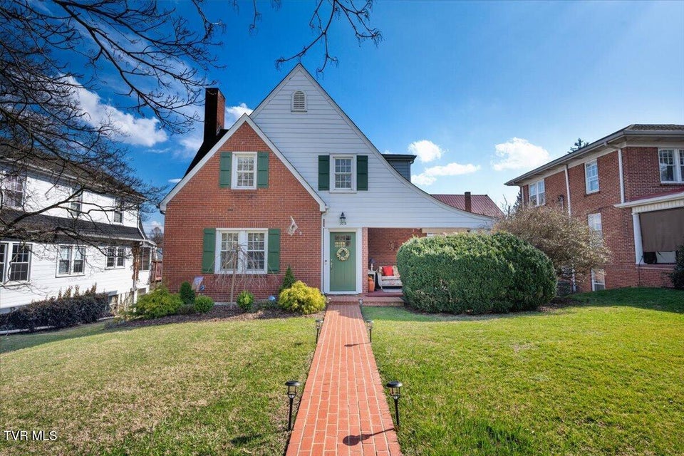 Photo #2: 108 Valley Street