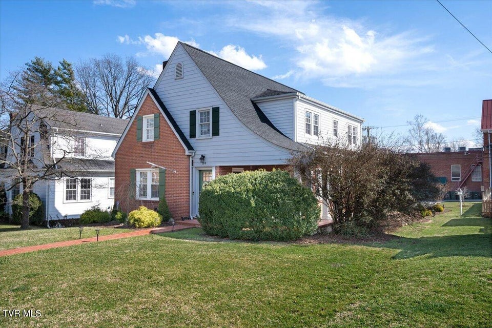 Photo #4: 108 Valley Street