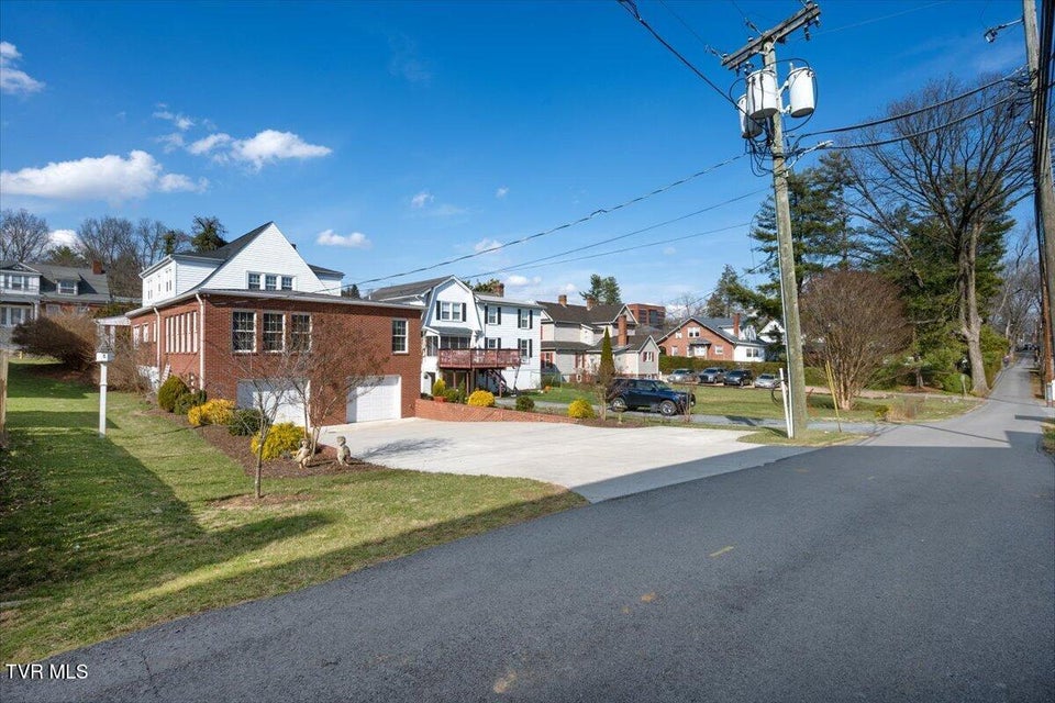 Photo #10: 108 Valley Street