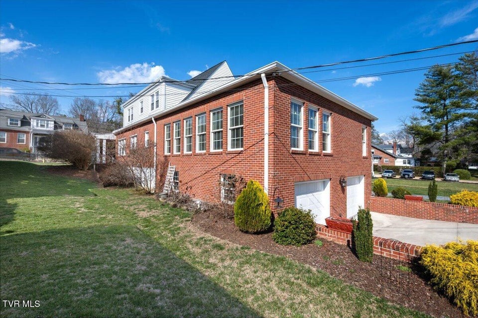 Photo #9: 108 Valley Street