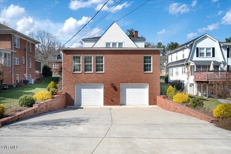 Photo #11: 108 Valley Street