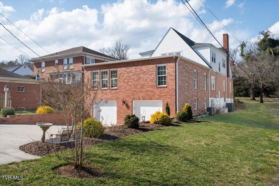 Photo #12: 108 Valley Street