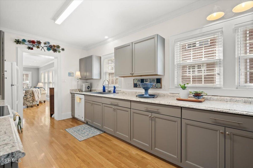 Photo #26: 108 Valley Street