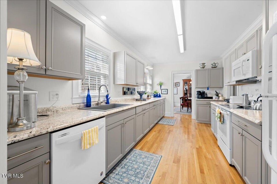 Photo #27: 108 Valley Street