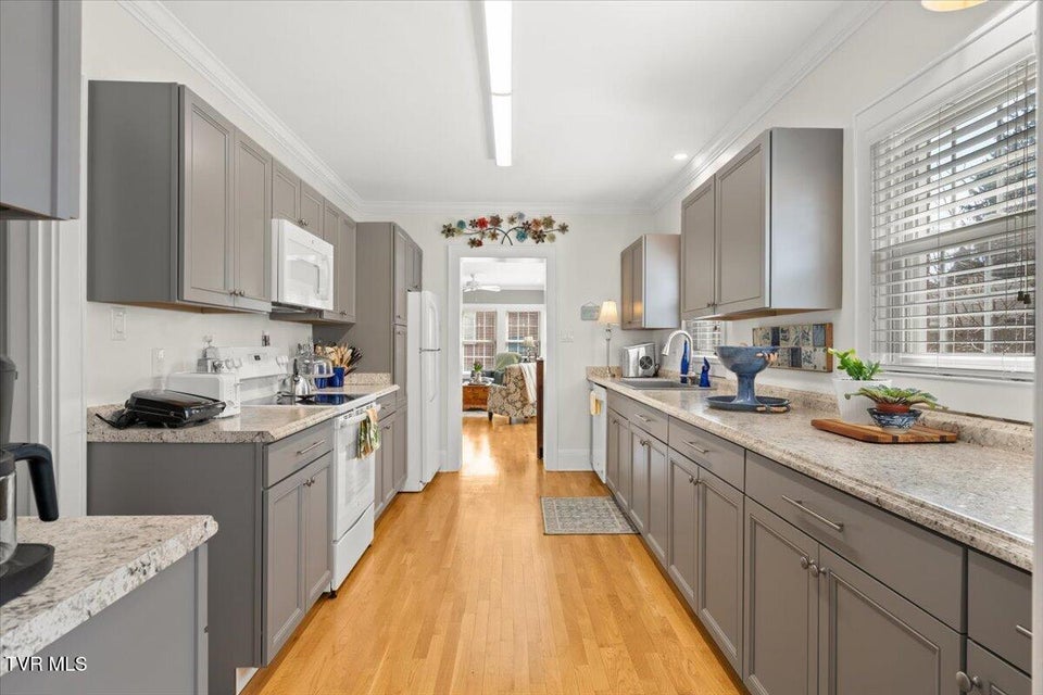 Photo #25: 108 Valley Street