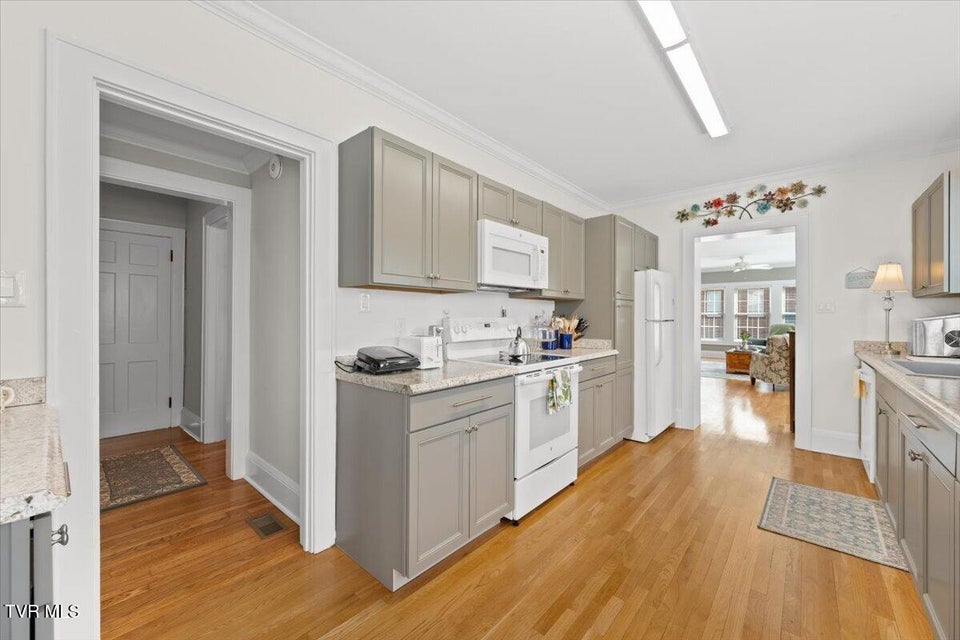 Photo #28: 108 Valley Street