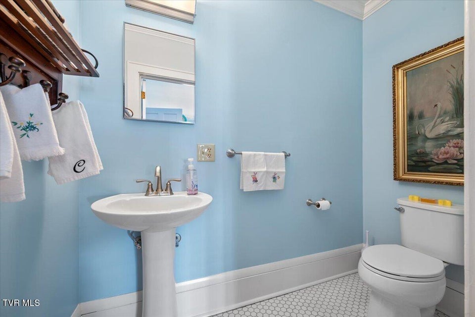 Photo #33: 108 Valley Street