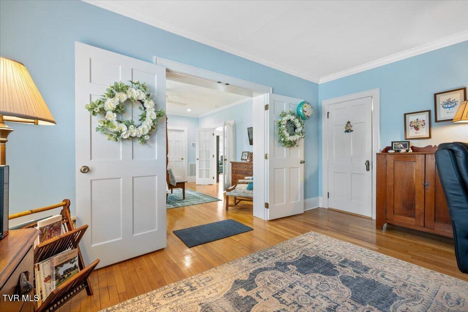 Photo #32: 108 Valley Street