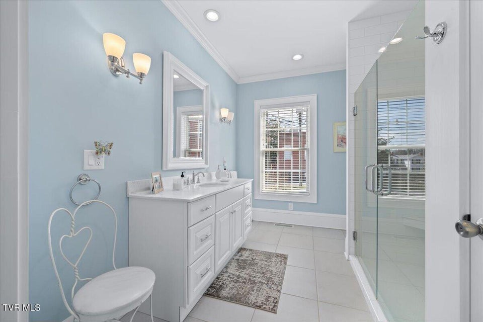 Photo #37: 108 Valley Street