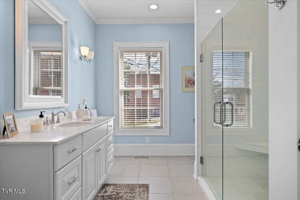 Photo #38: 108 Valley Street