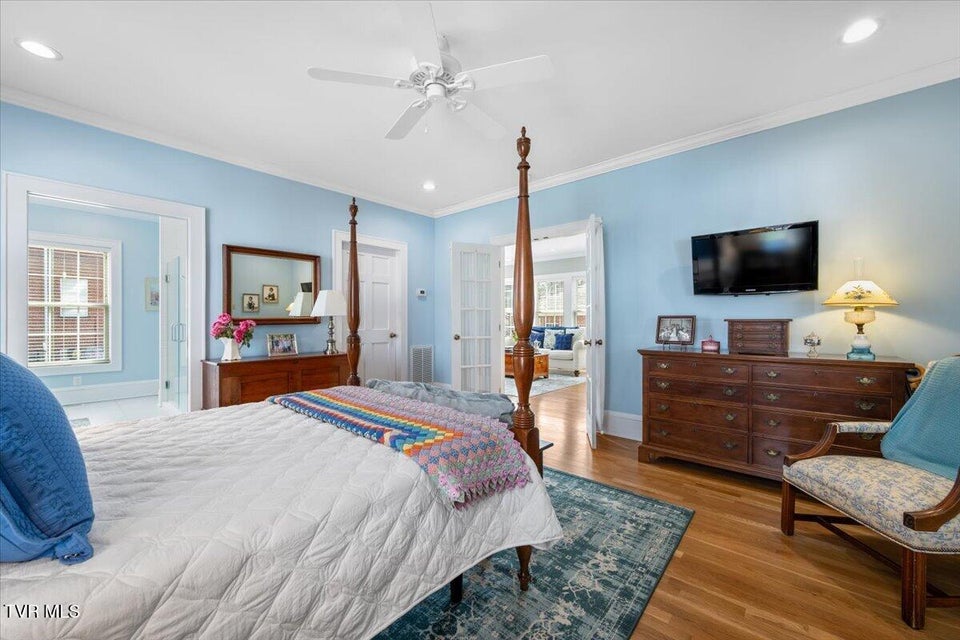 Photo #36: 108 Valley Street