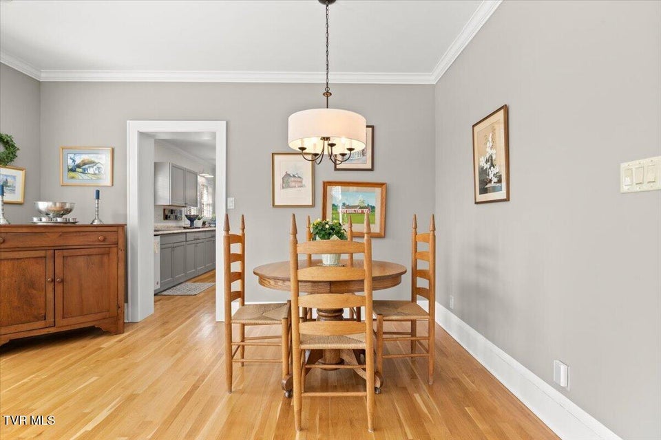 Photo #40: 108 Valley Street