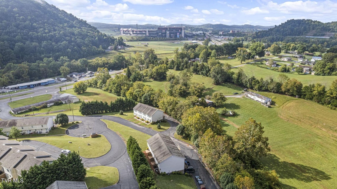 Photo #32: 112 Winners Circle