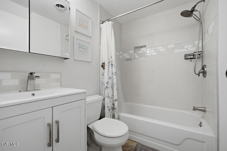 Photo #23: 308 Grant Avenue