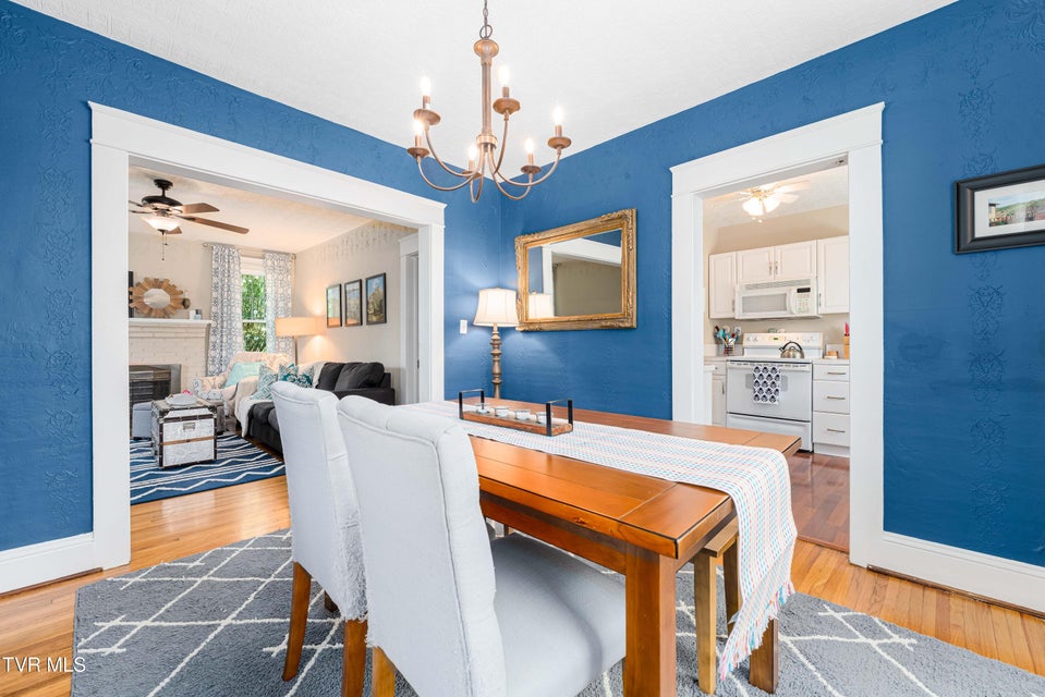 Photo #10: 922 Hillcrest Drive