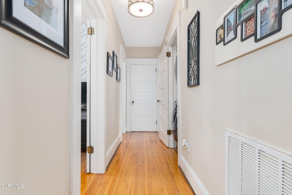 Photo #16: 922 Hillcrest Drive