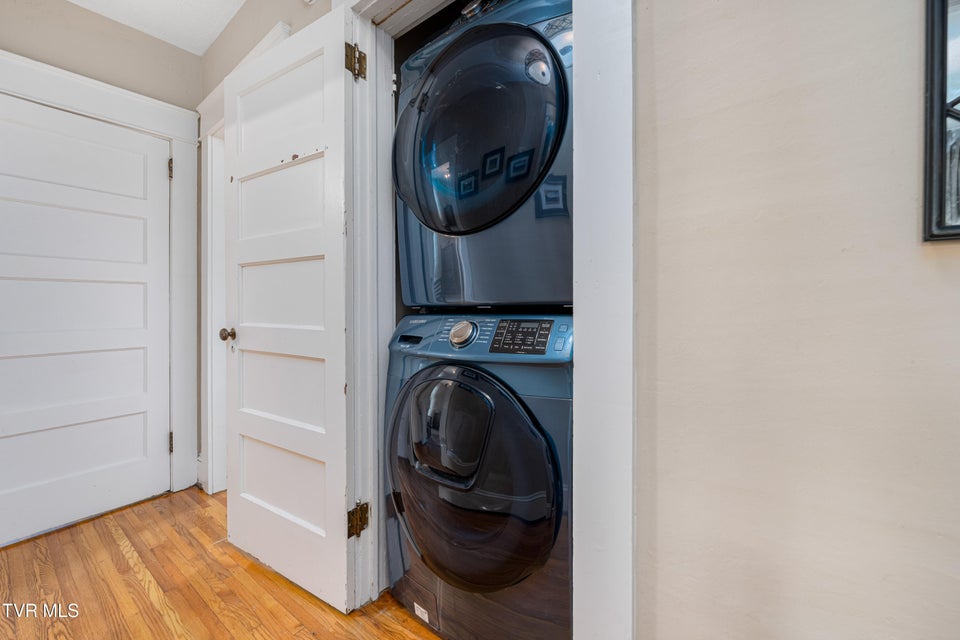 Photo #19: 922 Hillcrest Drive