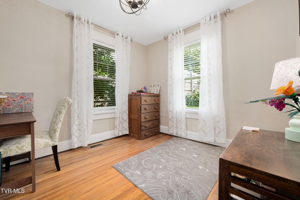 Photo #20: 922 Hillcrest Drive