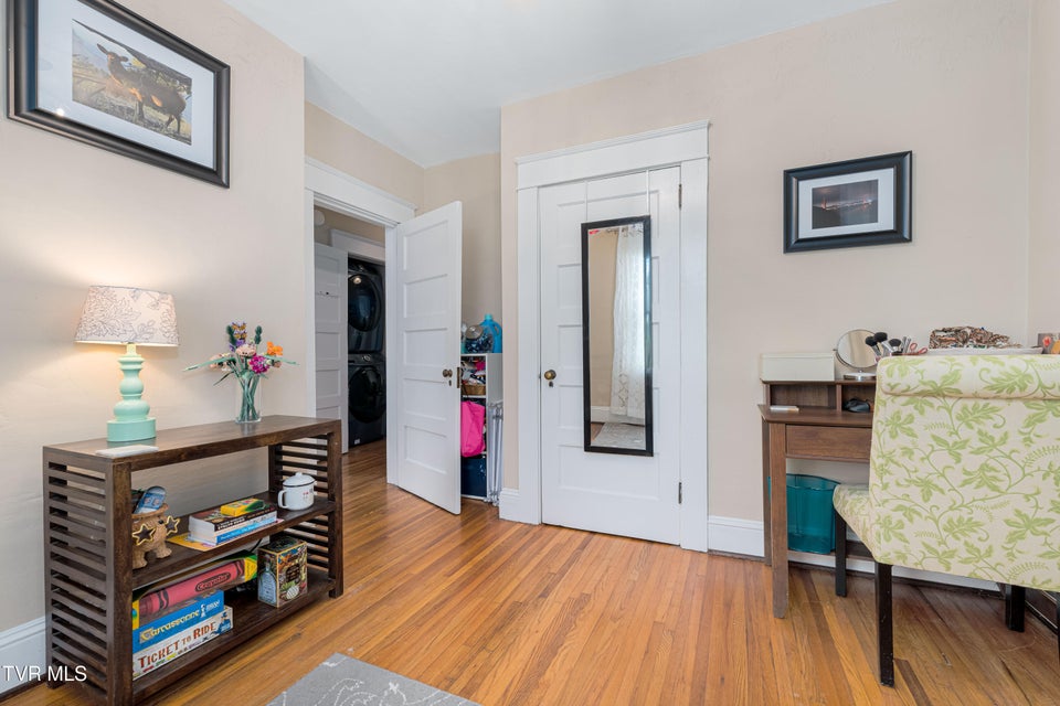 Photo #21: 922 Hillcrest Drive