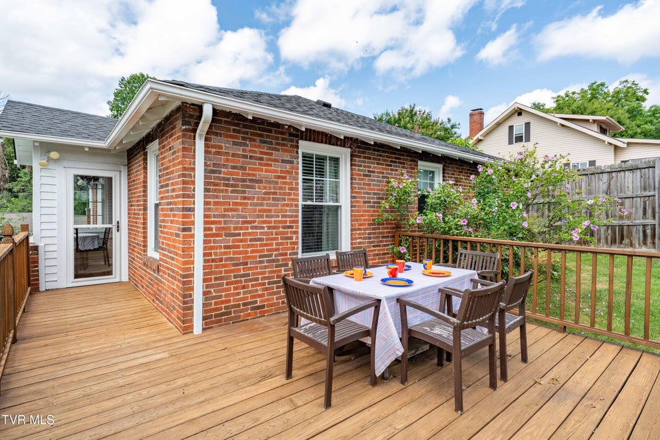 Photo #25: 922 Hillcrest Drive