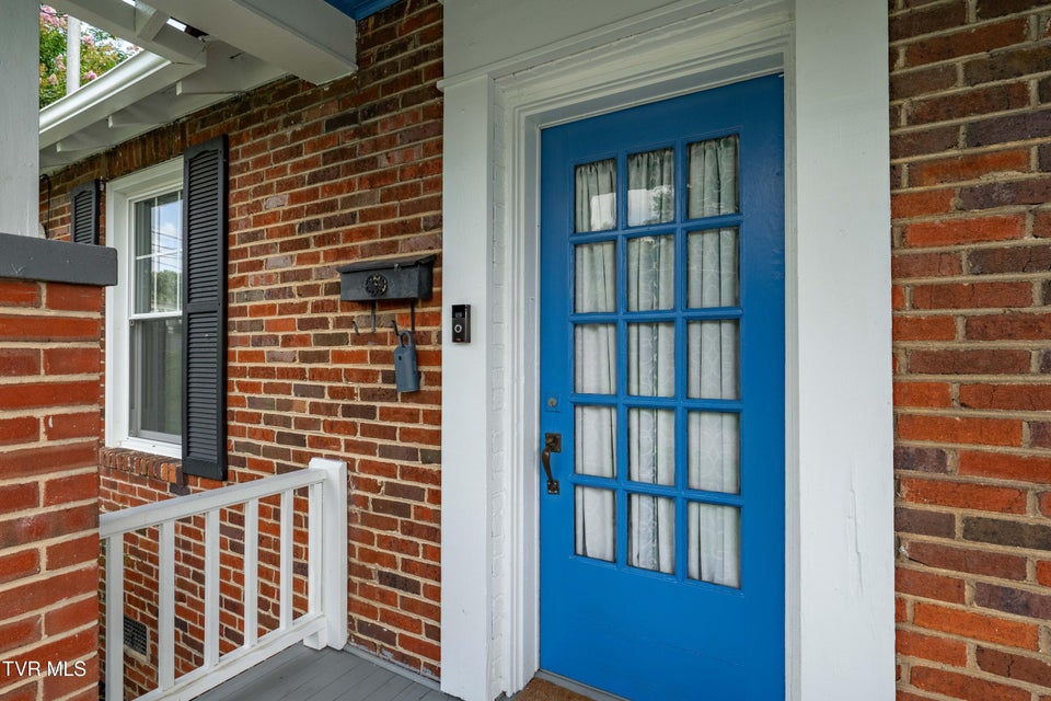 Photo #28: 922 Hillcrest Drive