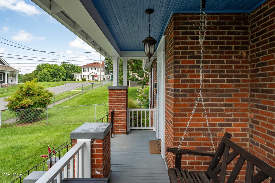 Photo #29: 922 Hillcrest Drive