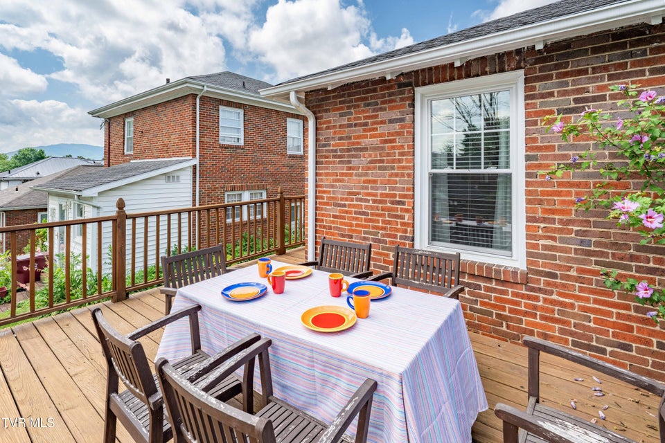 Photo #31: 922 Hillcrest Drive