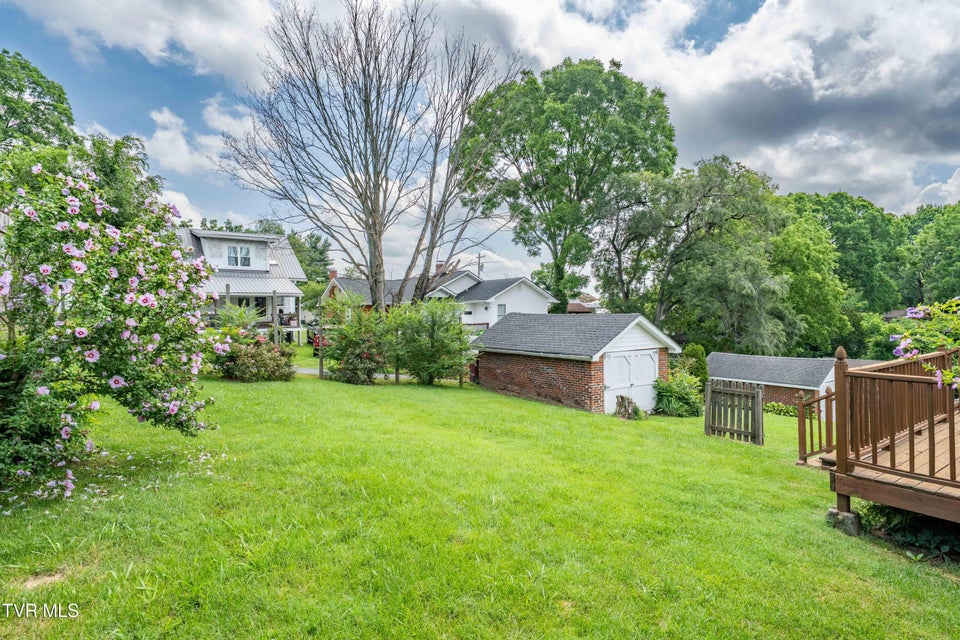 Photo #35: 922 Hillcrest Drive