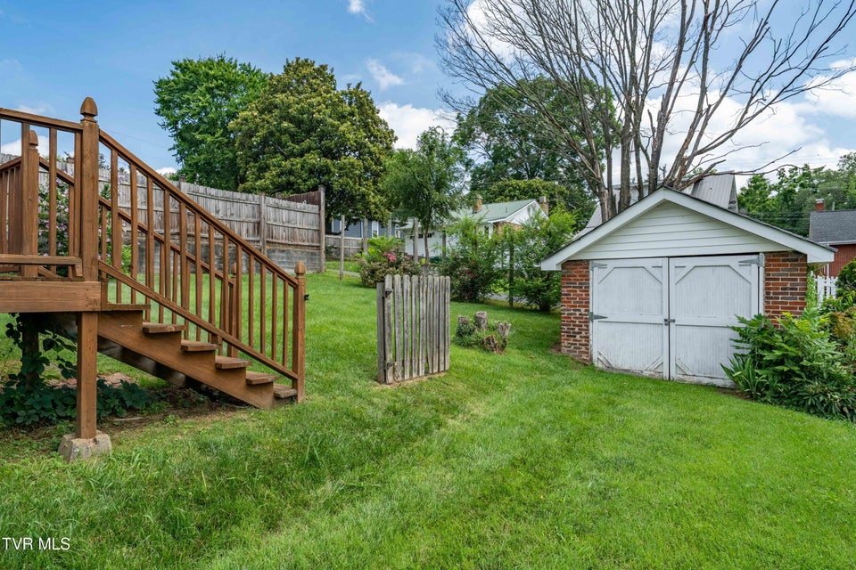 Photo #36: 922 Hillcrest Drive