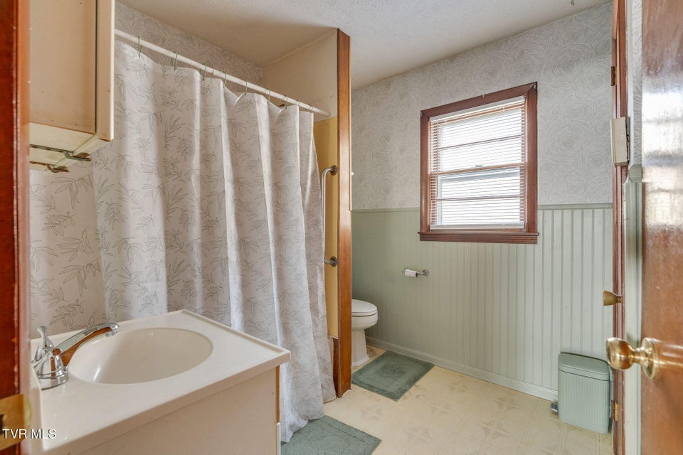 Photo #11: 1343 Piney Flats Road