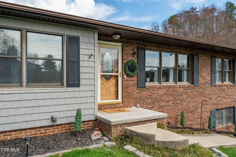 Photo #5: 1201 Bermuda Drive