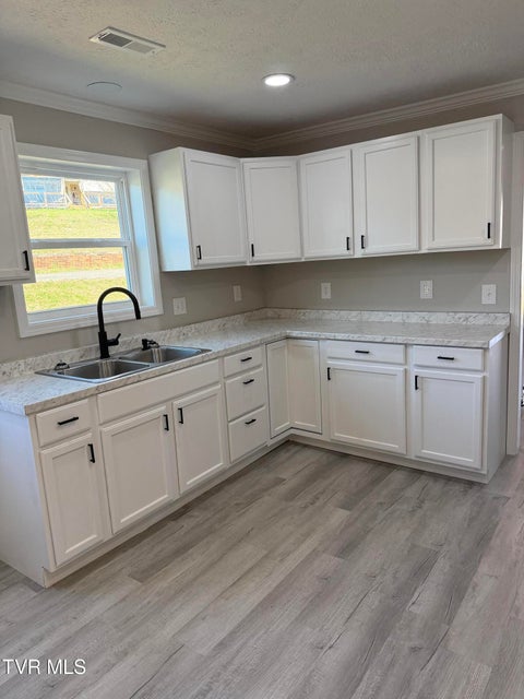 Photo #15: 1000 Grindstaff Avenue