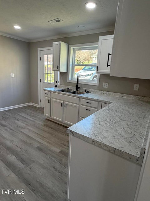 Photo #18: 1000 Grindstaff Avenue