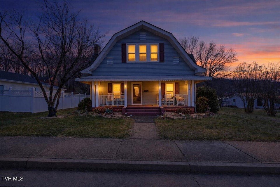 Photo #2: 752 Main Avenue