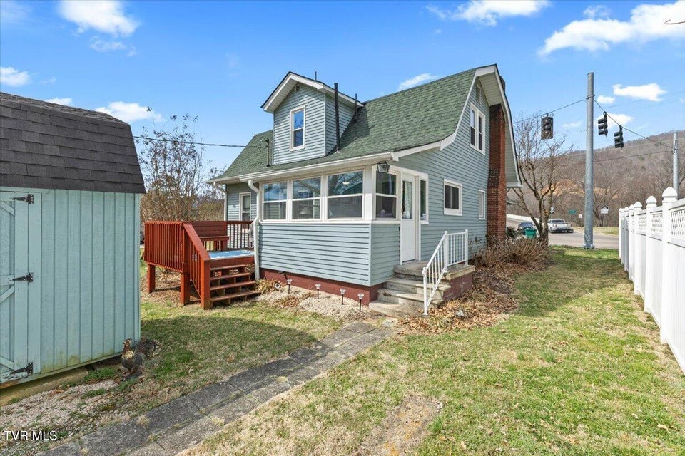 Photo #3: 752 Main Avenue