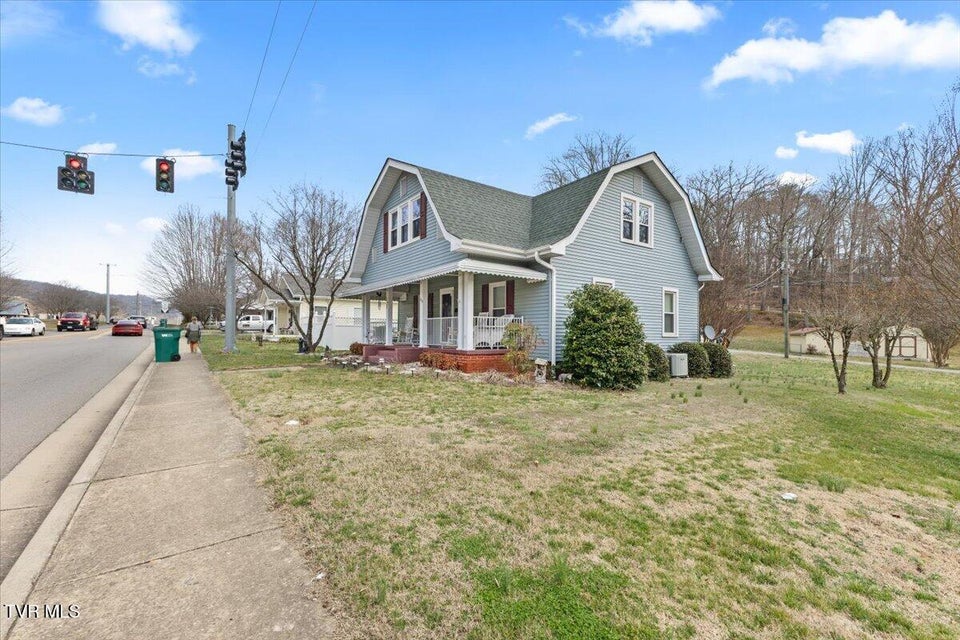 Photo #6: 752 Main Avenue