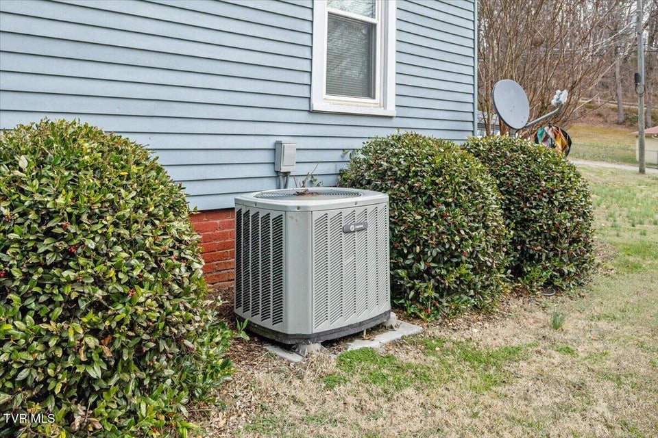 Photo #8: 752 Main Avenue