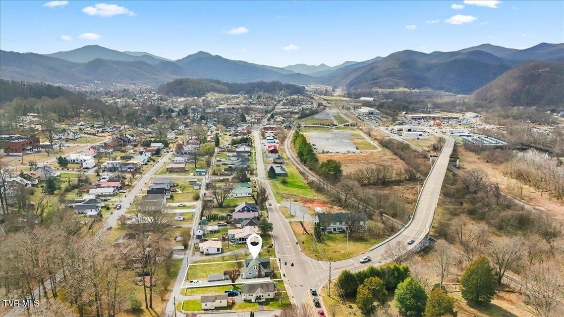 Photo #11: 752 Main Avenue