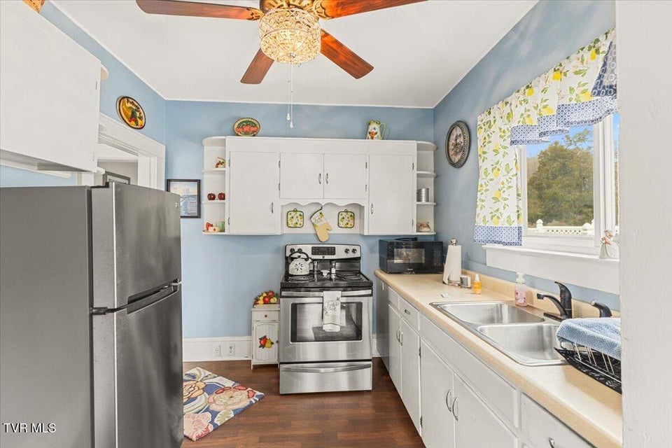 Photo #18: 752 Main Avenue