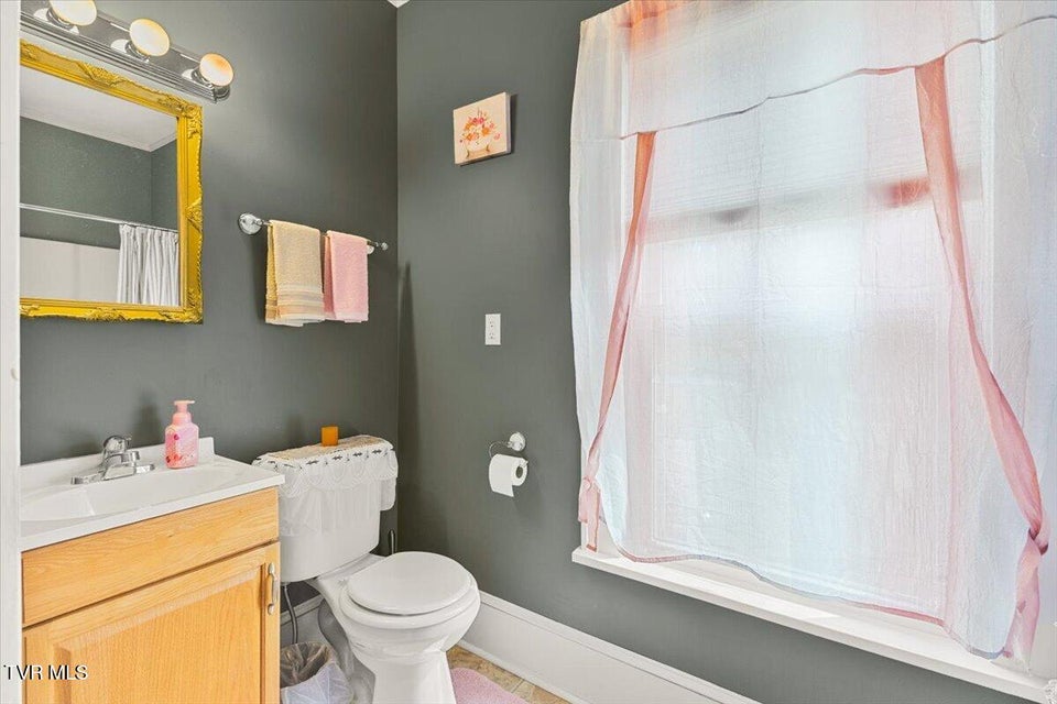 Photo #25: 752 Main Avenue