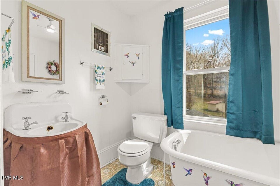 Photo #34: 752 Main Avenue