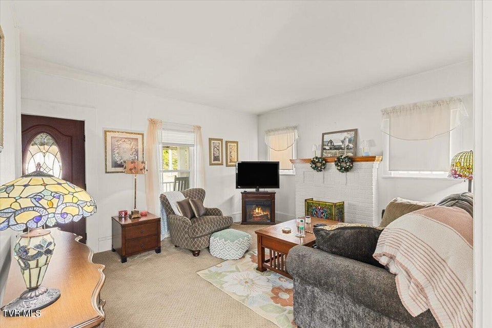 Photo #22: 752 Main Avenue