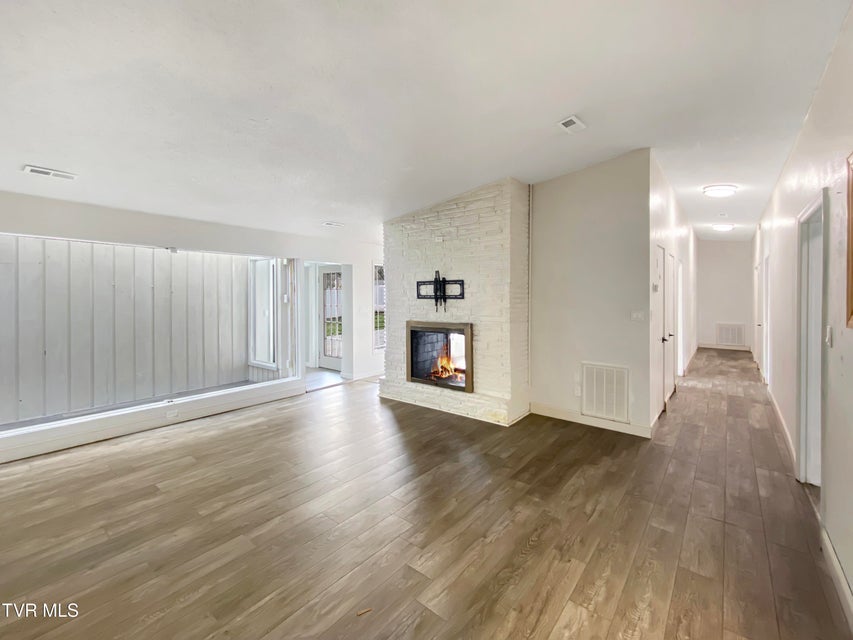 Photo #4: 2315 Larkspur Drive