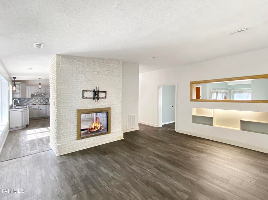 Photo #5: 2315 Larkspur Drive