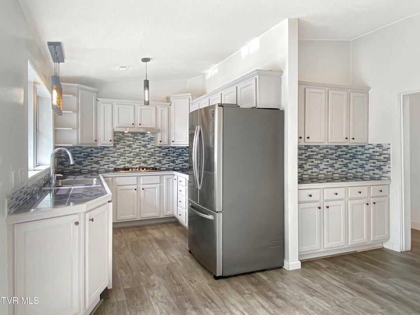 Photo #7: 2315 Larkspur Drive