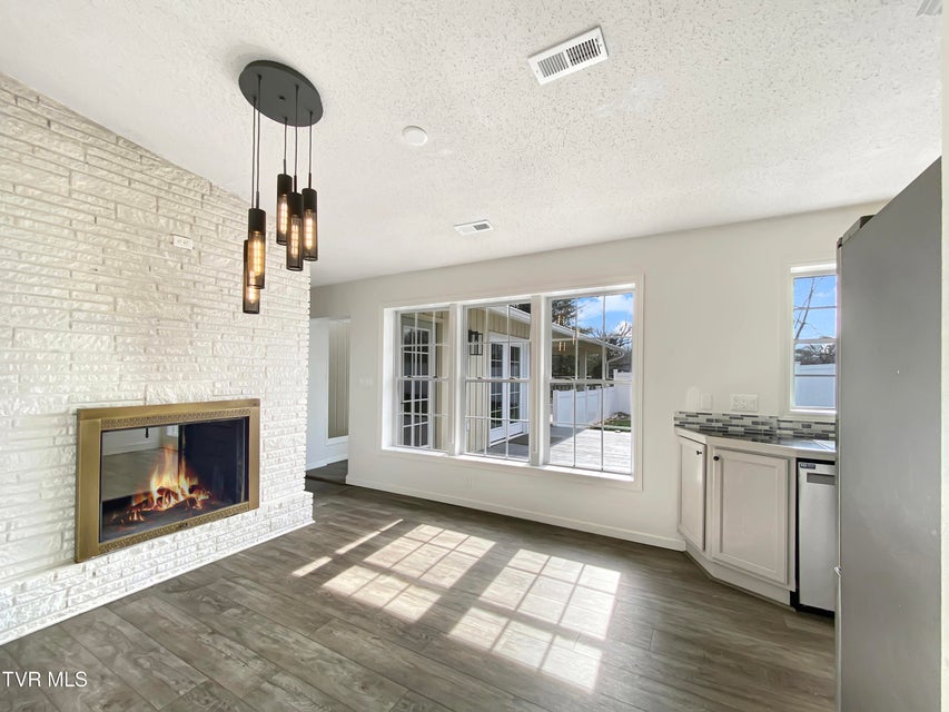 Photo #8: 2315 Larkspur Drive