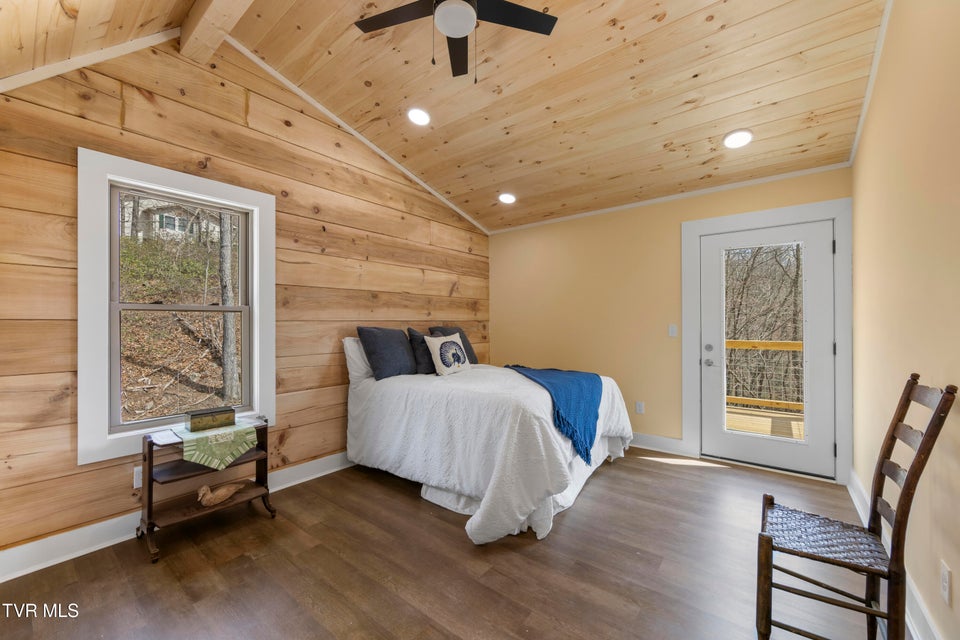 Photo #21: 954 Glasgow Street