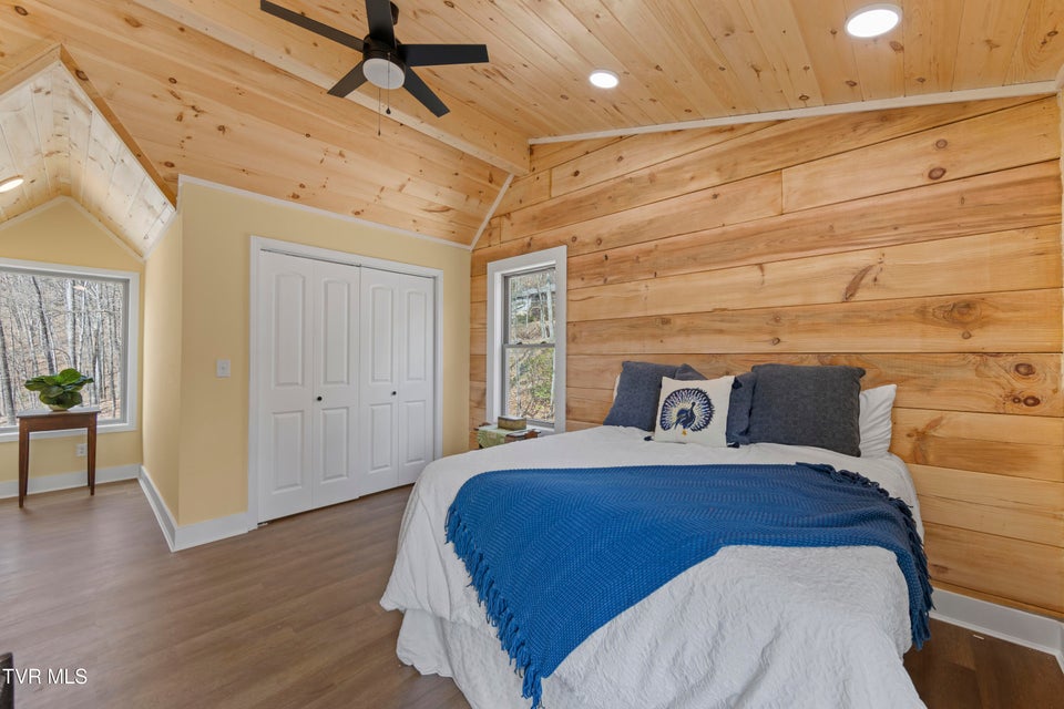 Photo #23: 954 Glasgow Street